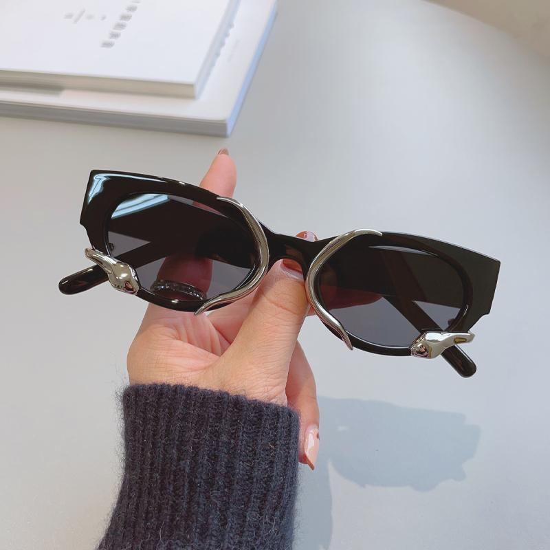 1pc Retro Small Frame Three-Dimensional Snake Y2k Spicy Girl Personality Street Po Trend Men And Women'S Sunglasses Shades