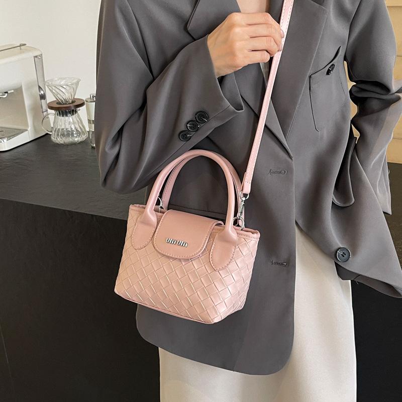 Fashion Bag Women's New Versatile Portable Shoulder Messenger Bag