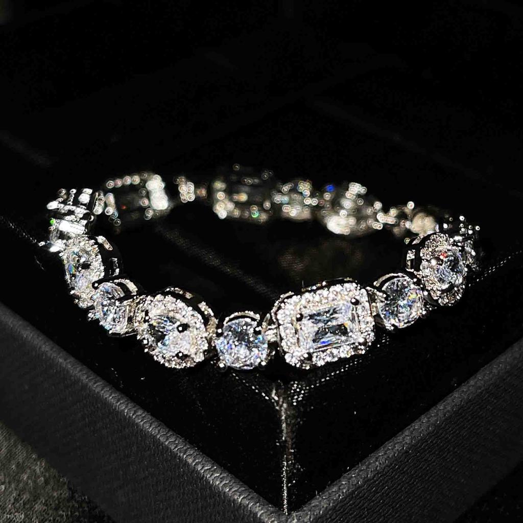 Armband mit hochkarätigem Diamanten, Nischendesign für Damen, platiniertes Sterlingsilber, kalter Wind, Imitation Mozzarella-Diamantarmband für Damen