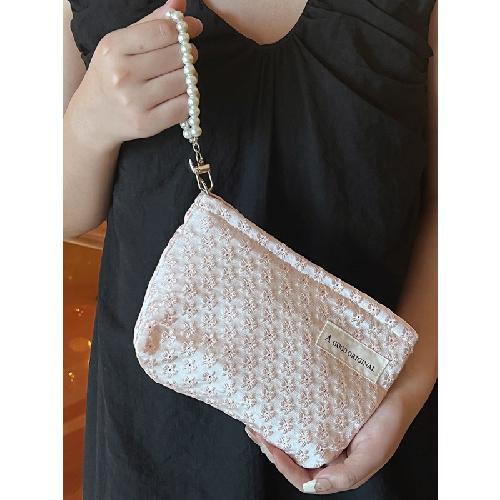 

Three-dimensional small flower embroidery versatile cosmetic bag female Korean ins hand bag portable large-capacity storage bag молочный белый