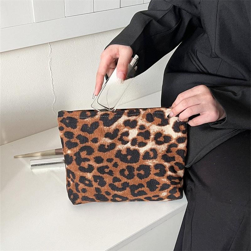 Autumn and Winter Leopard Print Makeup Bag Large Capacity Toiletry Bag Women's Makeup Pouch Travel Cosmetic Organizer Bag
