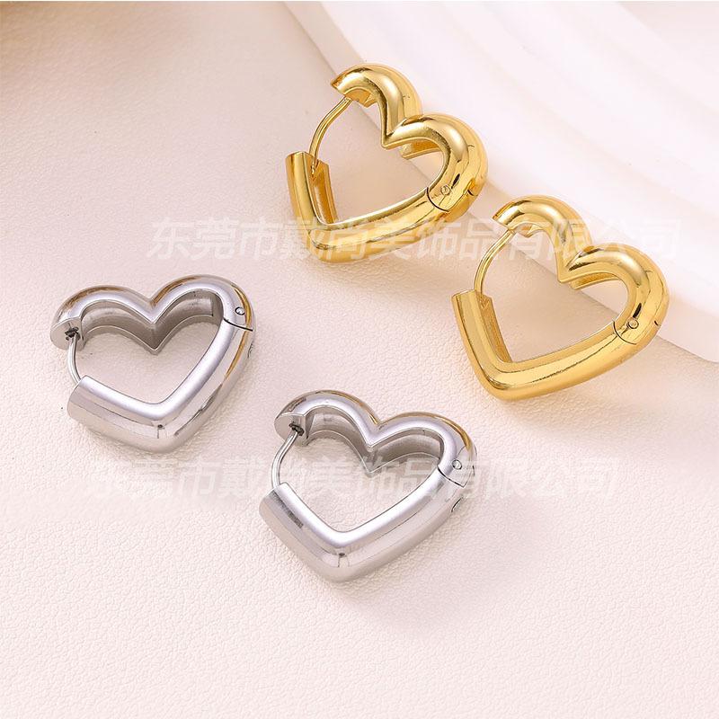 Hot-selling heart-shaped stainless steel earrings, high-end fashion trend earrings, versatile temperament, simple niche earrings