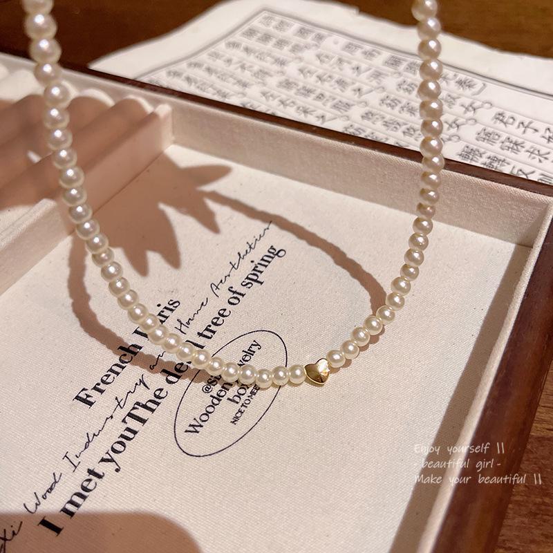 Baroque Pearl Pendant Necklace - Elegant Retro Clavicle Jewelry for Women