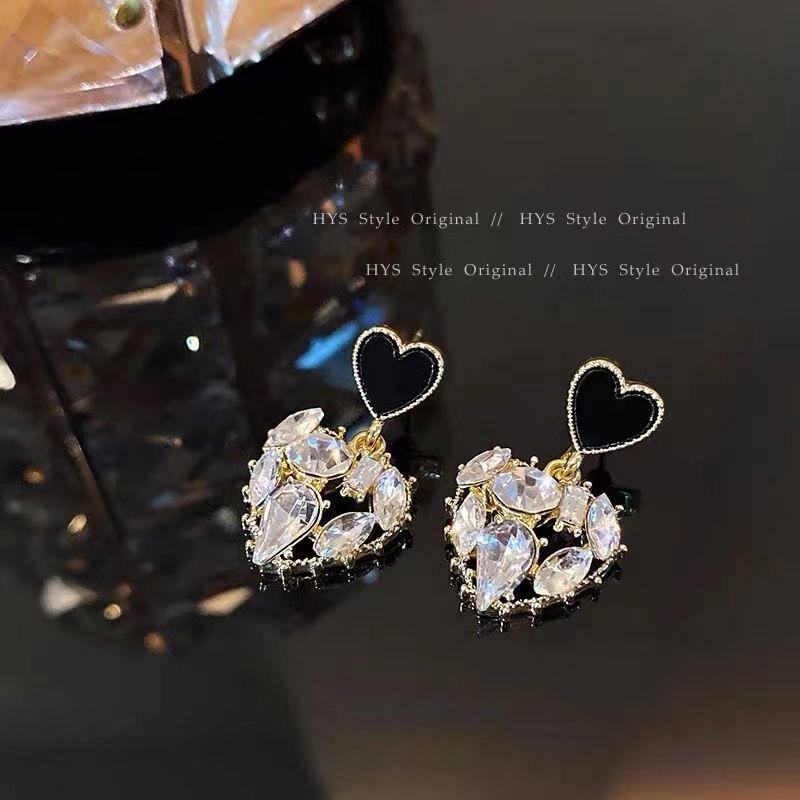 

Temperament Black Crystal Love Heart Stud Earring for Women Vintage Fashion Korean Earrings Wedding Bride Jewelry Accessories білий