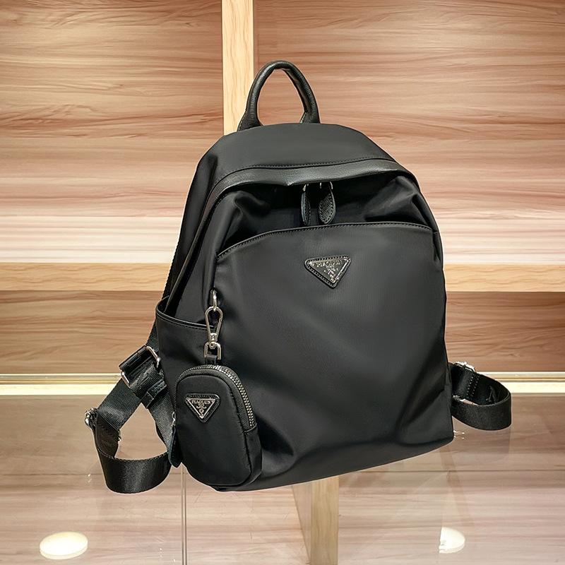 This Backpack Is Fashionable, Versatile, Waterproof and Has A Large Capacity for Casual Travel and Business