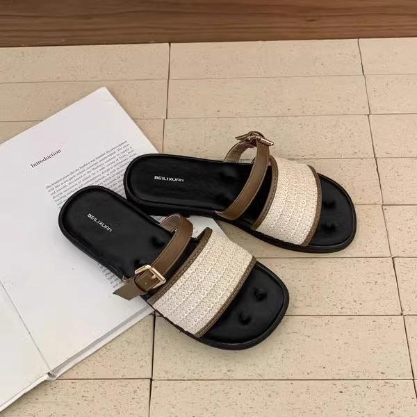 Stepping on shit soft-soled open-toed flat-soled one-word drag shoes for women's summer wear 2025 new retro versatile casual beach shoes
