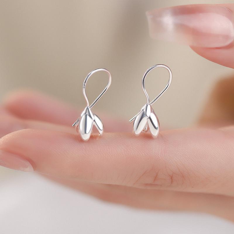 Magnolia Ear Hooks In Autumn and Winter New Style Versatile and Fresh Niche Ear Piercing Ear Decorations