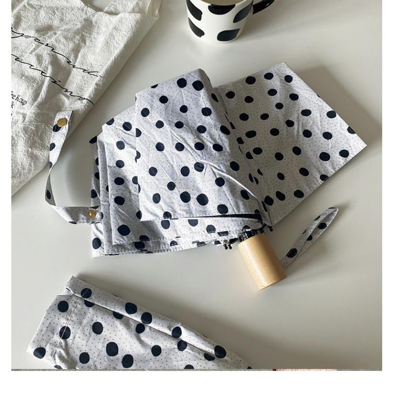 2023 nový polka dot dřevěná rukojeť skládací deštník opalovací krém s ochranou proti UV záření dámský slunečník přenosný kompaktní slunečník