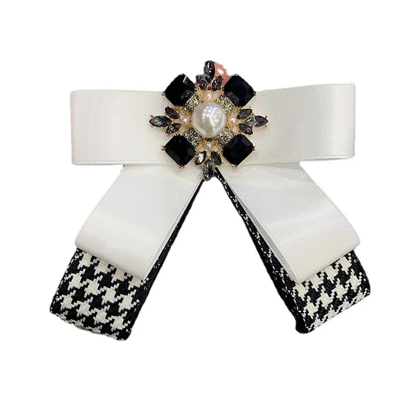 Retro Ribbon Lace Bow Tie Pearl Crystal Fabric Bowknot Brooches for Women College Style Sweater Shirt Collar Pins Jewelry