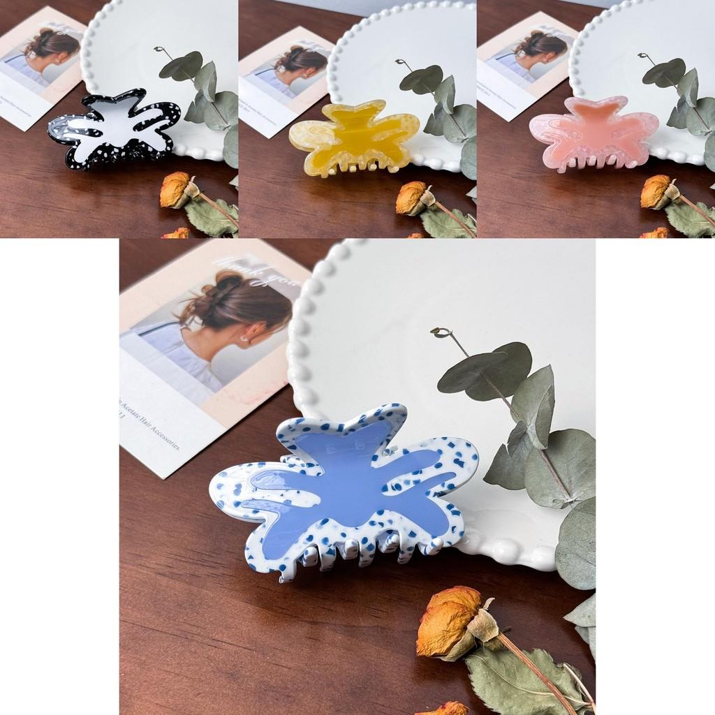 Snyggt och snyggt hårspänne för kvinnor i livfulla prickiga färger för trendiga uppsättningar