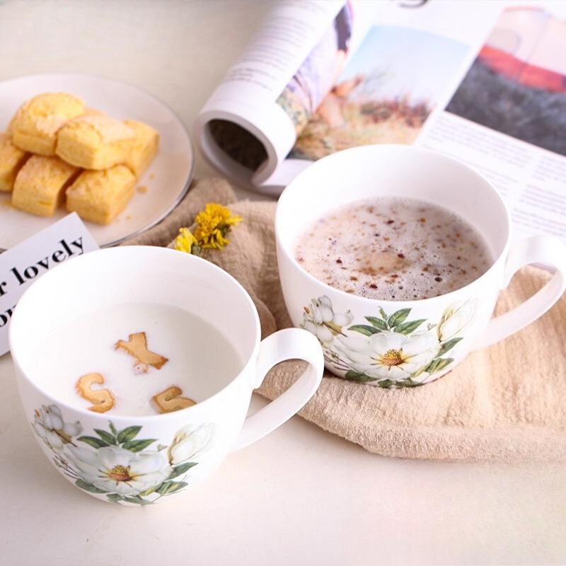 600ml Tasse aus Knochenporzellan mit großem Fassungsvermögen - Blumige Keramiktasse für Milch, Haferbrei, Frühstück, ofen-, mikrowellen- und spülmaschinengeeignet