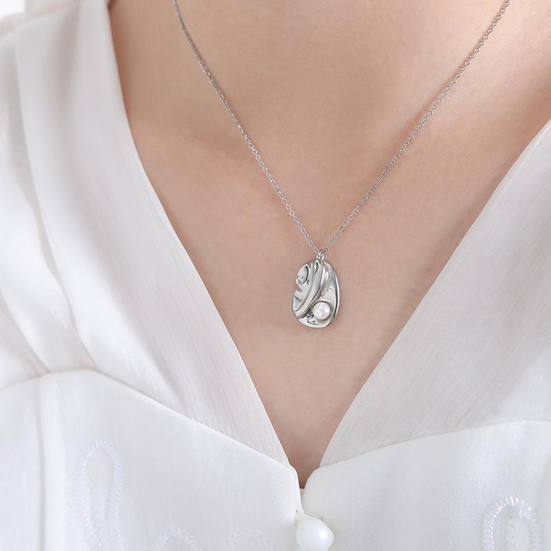 Hong Kong Retro Empress Dowager Pendant Necklace - Titanium Steel, Irregular Design, Versatile Clavicle Chain for Women.