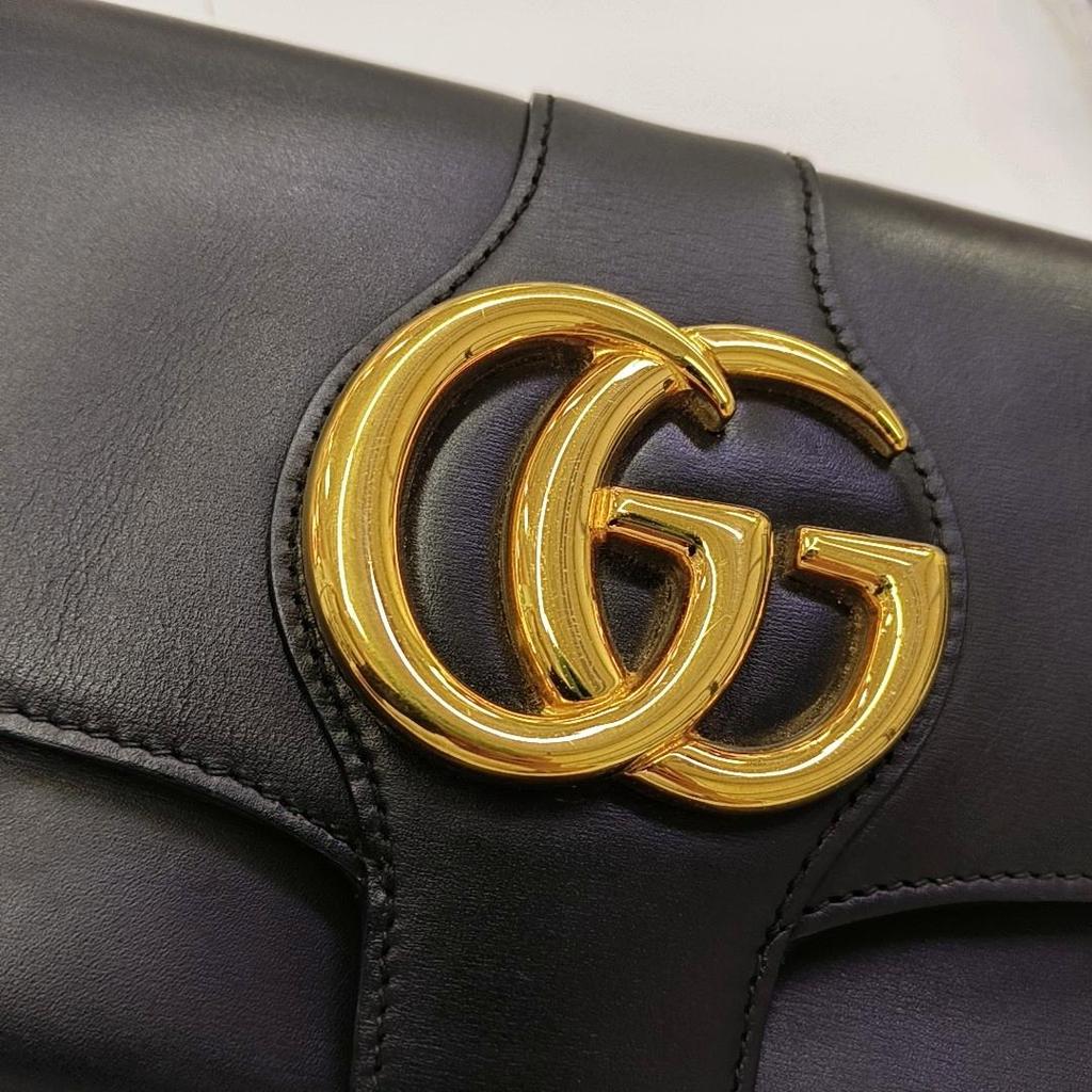 [Gebraucht] Arli Gold Logo Double G Metall-Accessoire Leder Kleine Quadratische Crossbody-Umhängetasche - Gut #TJVH3B