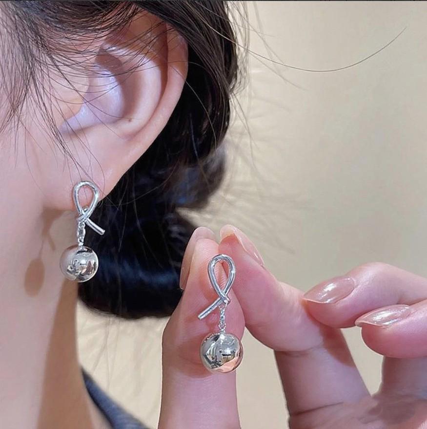 Korean Style Geometric Circle Earrings: Elegant, Versatile Ear Jewelry for Women and Students