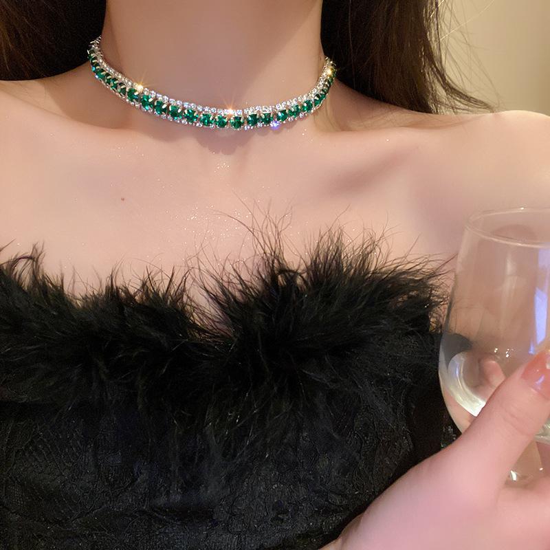 Smaragd-Diamant-inlaid Quadratische Ohrringe: Trendige, vielseitige und Retro-Ohrschmuckstücke mit einem hochwertigen Gefühl