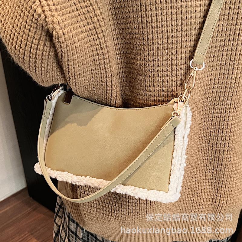 Korean niche underarm bag women's autumn and winter 2025 new trendy fashion plush casual suede shoulder small square bag