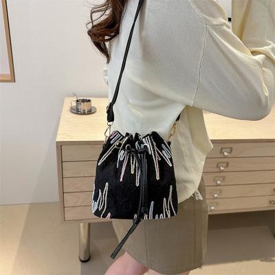 Sac pour femme nouveau design de niche mode tendance personnalisée sac seau de niche beau simple sac bandoulière