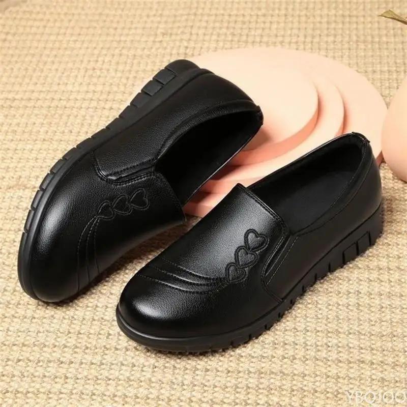 2025 Black anti slip work Shoes Women's Barefoot Mom Flats Kitchen waterproof shoes Soft leather comfortable ladies flat Zapatos