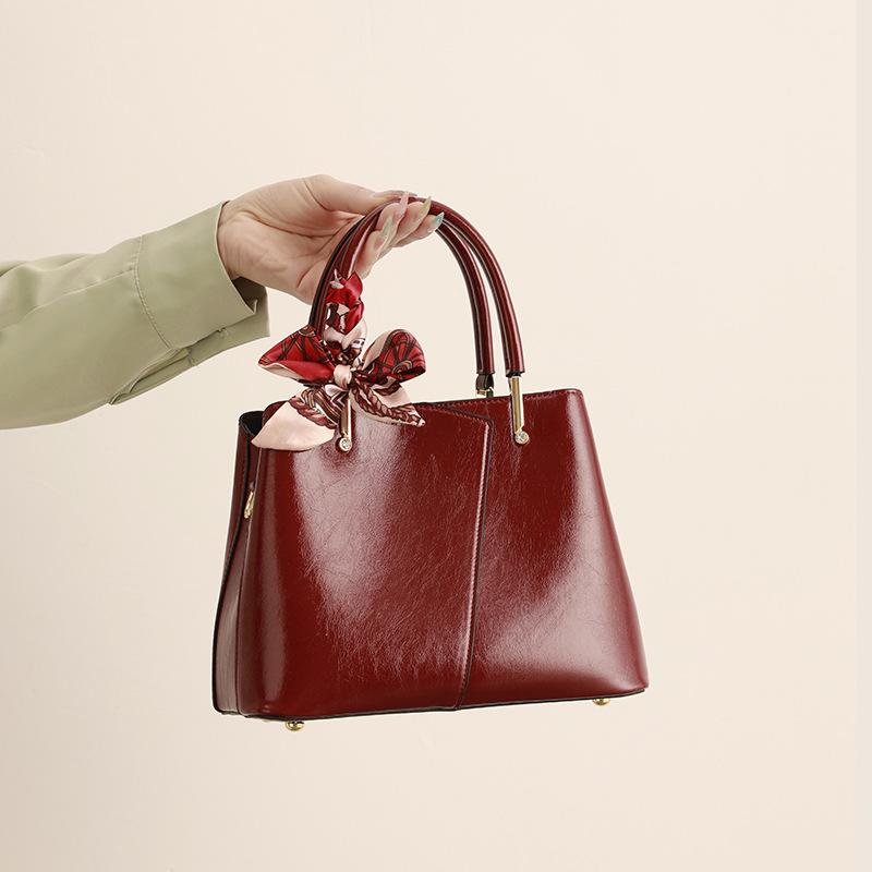 Fashion new versatile women's bags women's Korean version 2025 simple large-capacity mother handbag single shoulder messenger bag tide