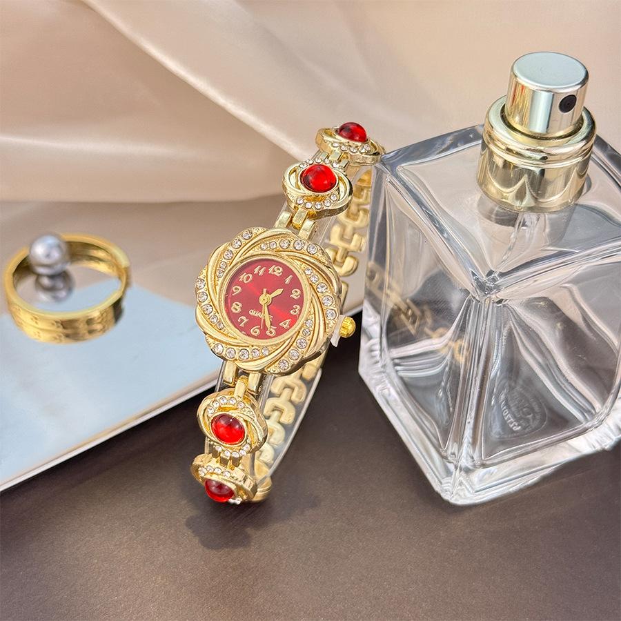 Chalcedony Diamond Women's Light Luxury Niche Bracelet Watch Gold Sunflower Quartz Watch