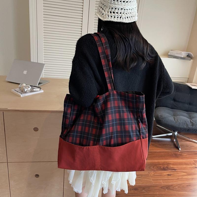 Large capacity lightweight cloth bag women's new retro plaid tote bag autumn and winter commuter casual shoulder bag