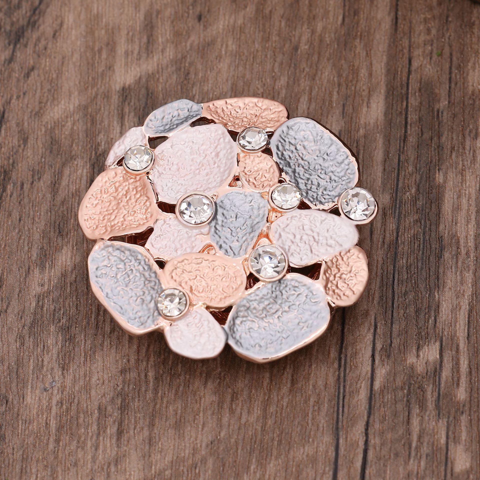 

Новая геометрическая ажурная брошь-магнит в виде лепестка, банкетная женская брошь-магнит с универсальным дизайном, подчеркивающая высокий класс magnetic attraction