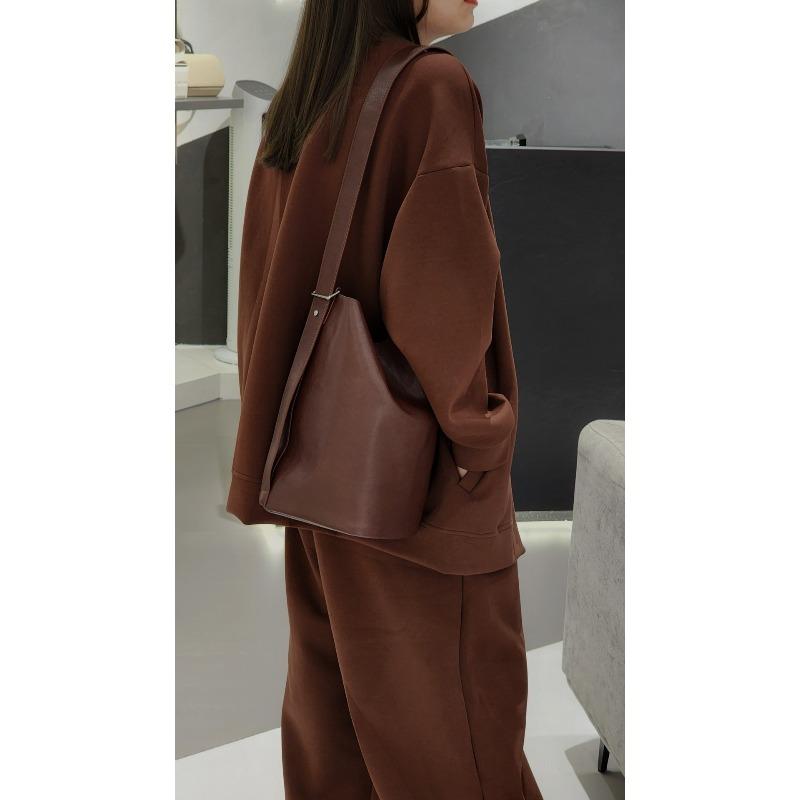 High texture soft cowhide bucket bag first layer vegetable tanned cowhide tote bag versatile commuter large capacity portable messenger bag