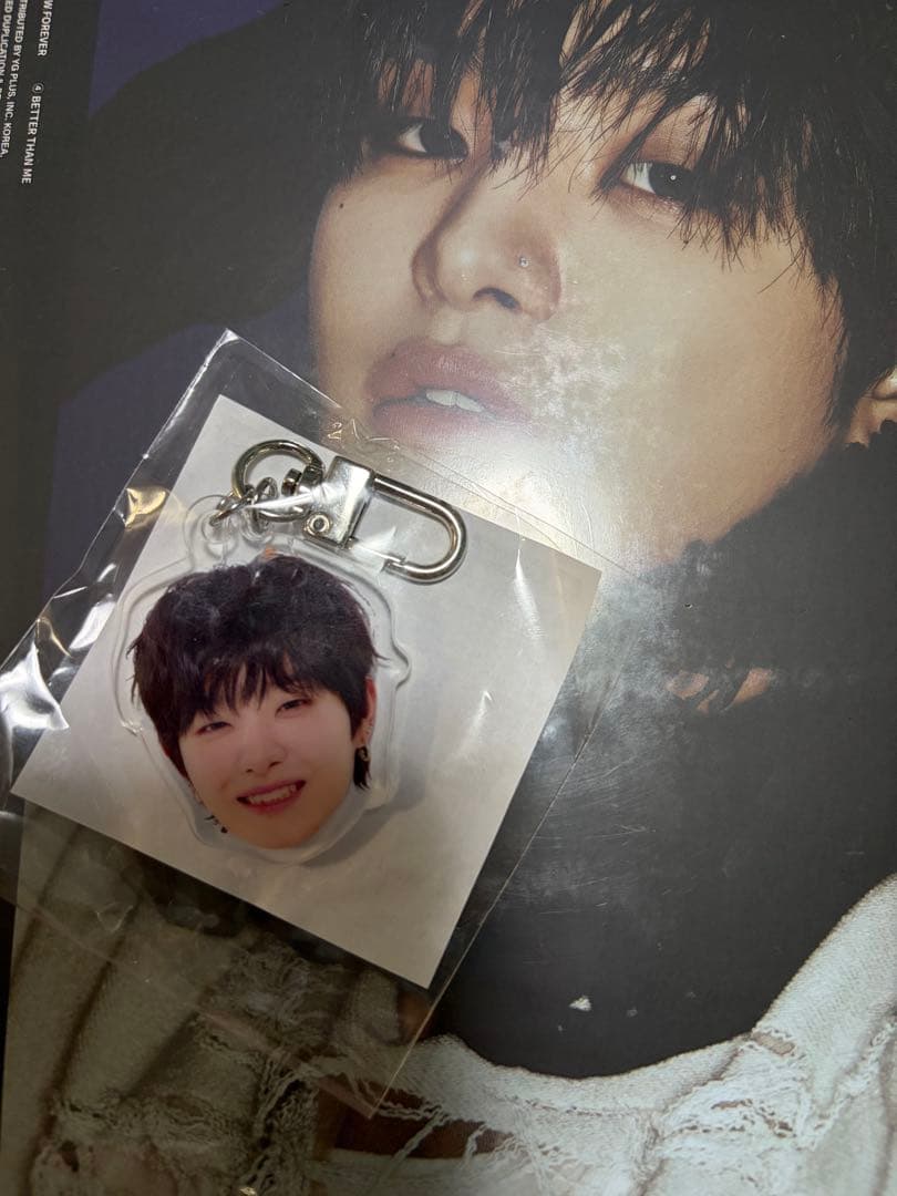 [USED] Treasure Jihoon PULSE ON Face Acrylic Keychain with CD