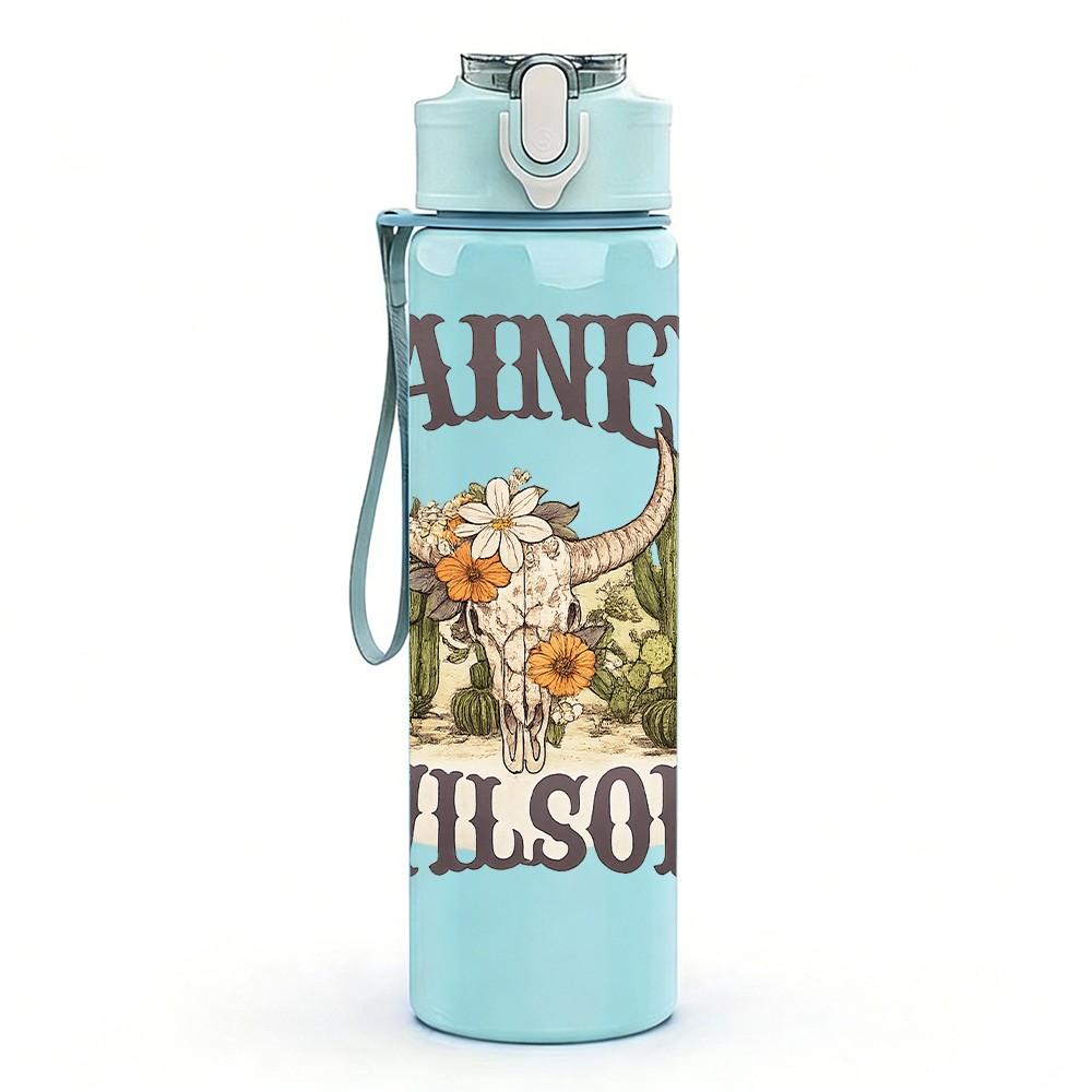 1PC Lainey Wilson Retro Western Text Print 750ml Color Plastic Sports Water Bottle Leakproof Flip Straw Lid Suitable for Sports Office Home Use