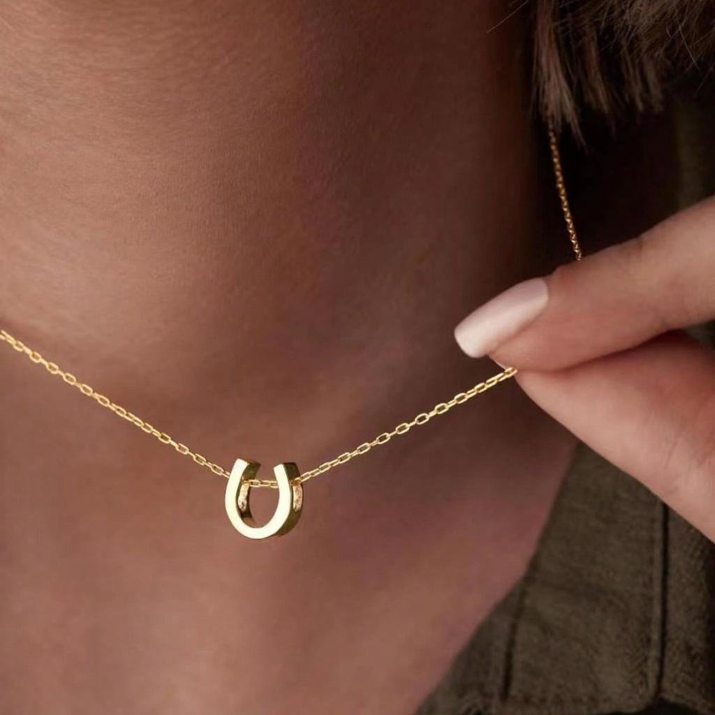 1pc Women's Horseshoe Shaped U-shaped Necklace with Simple Letter Collarbone Chain