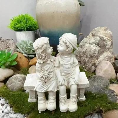 1 Pcs Endearing Sculpture Kids Sharing A Kiss On The Bench Living Room Decoration Fairy Garden Decorative Figurines