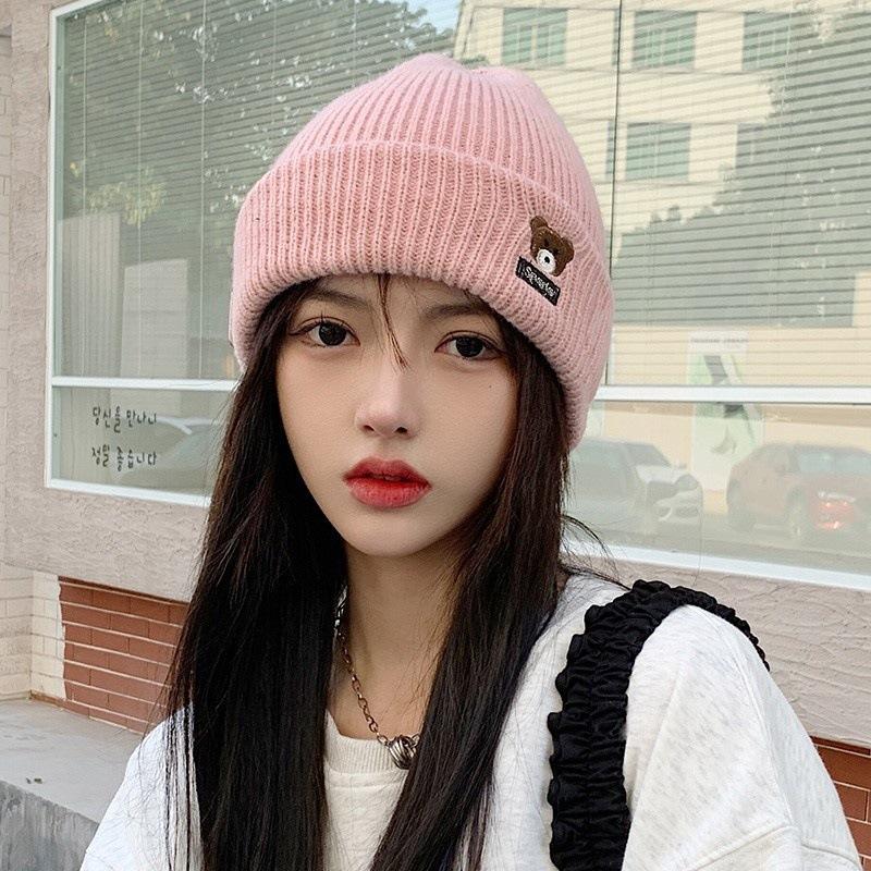 

Милая шапка-письмо с медведем, вязаная шапка, детская, осенне-зимняя, новая, студенческая, универсальная, с защитой ушей, шерстяная шапка, шапка для родов, Корея