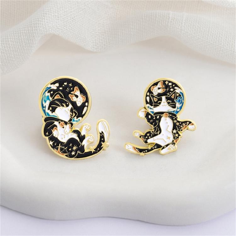 Tecknade katter i rymddräkt Brosch Legering Stjärnbilder Kragstift Smycke Gåva till Vän Familj Samlare