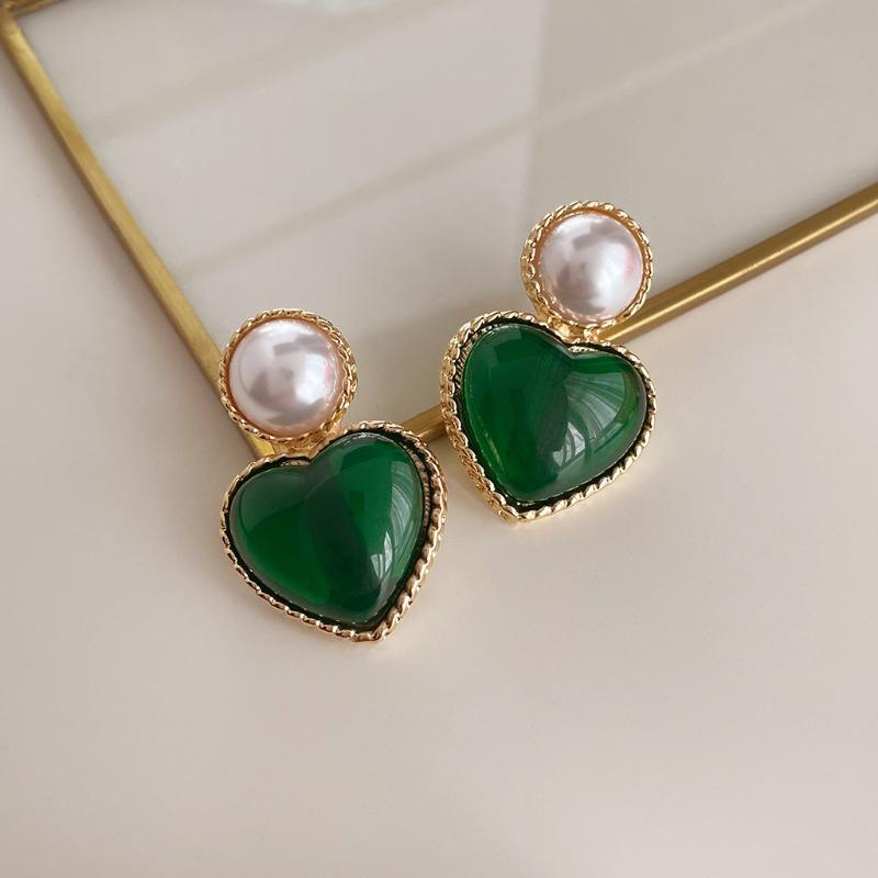 Retro fashion oil-dripping earrings niche temperament medieval style earrings personality high-end pearl earrings