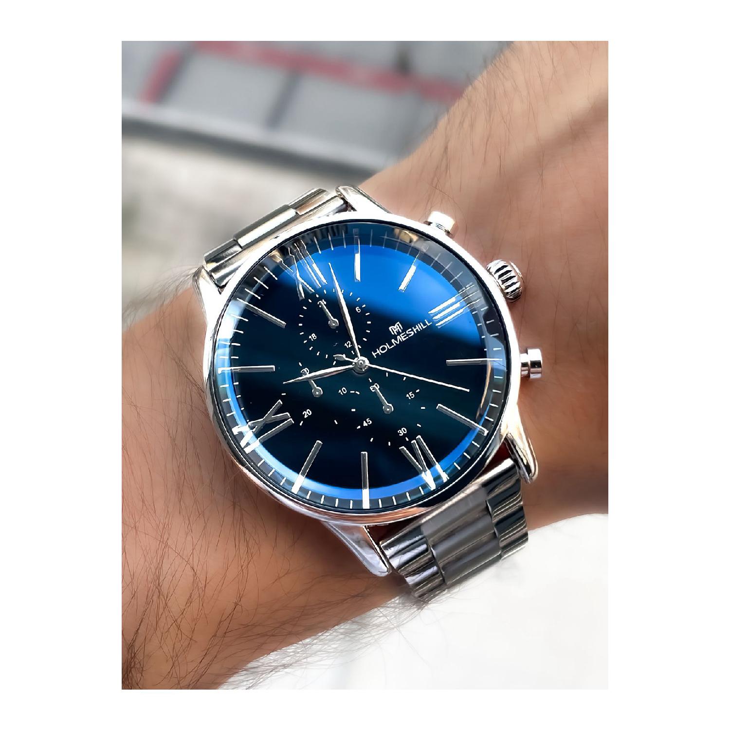 

Silver Men s Wristwatch With Steel Strap