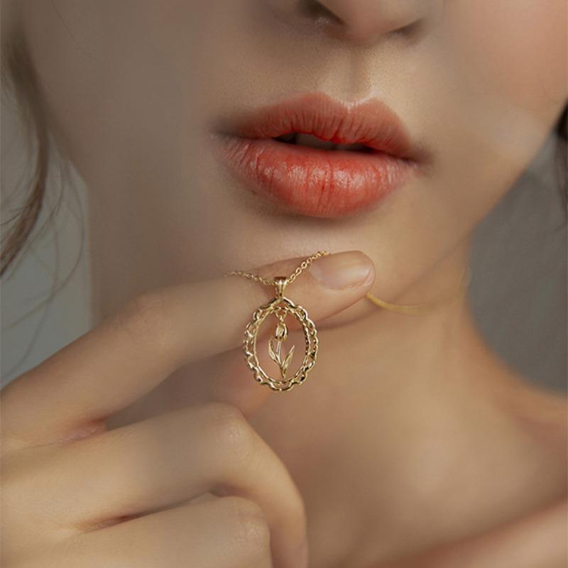 Art Retro Lace Tulip Collar Chain Light Luxury Glossy Pendant Design Hollow Out Flower Necklace New In Party Jewelry Gift