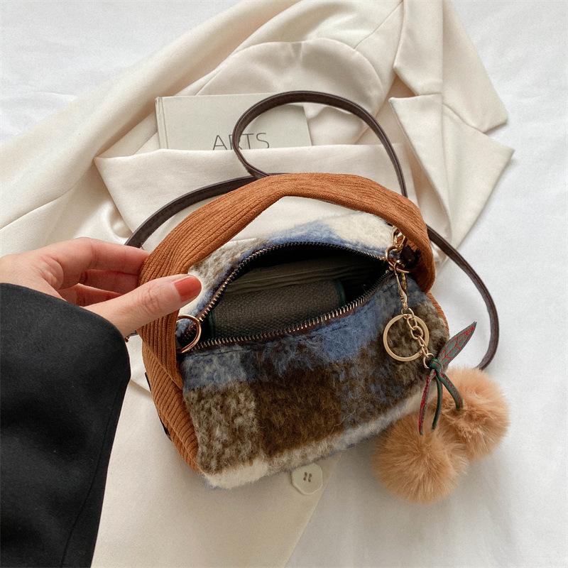 Korean niche woolen small bag women's 2025 autumn and winter new portable pillow bag plaid versatile commuter messenger bag