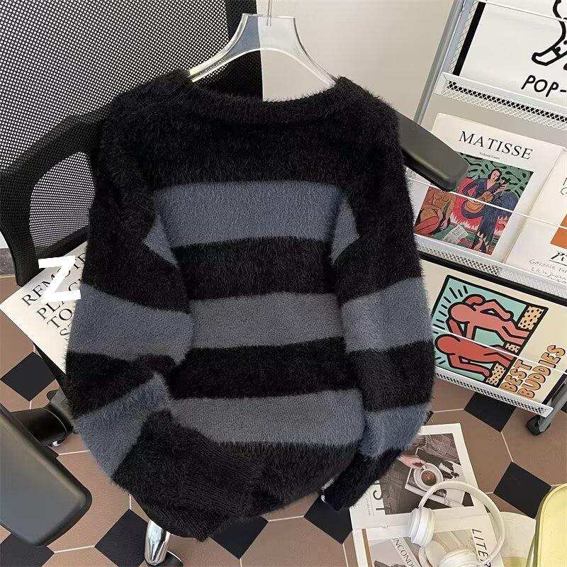 

Chic Mink Velvet Sweater: Black & White Color Block Stripes, Thickened, Loose Fit, Autumn/Winter Knitwear. Medium сірий колір