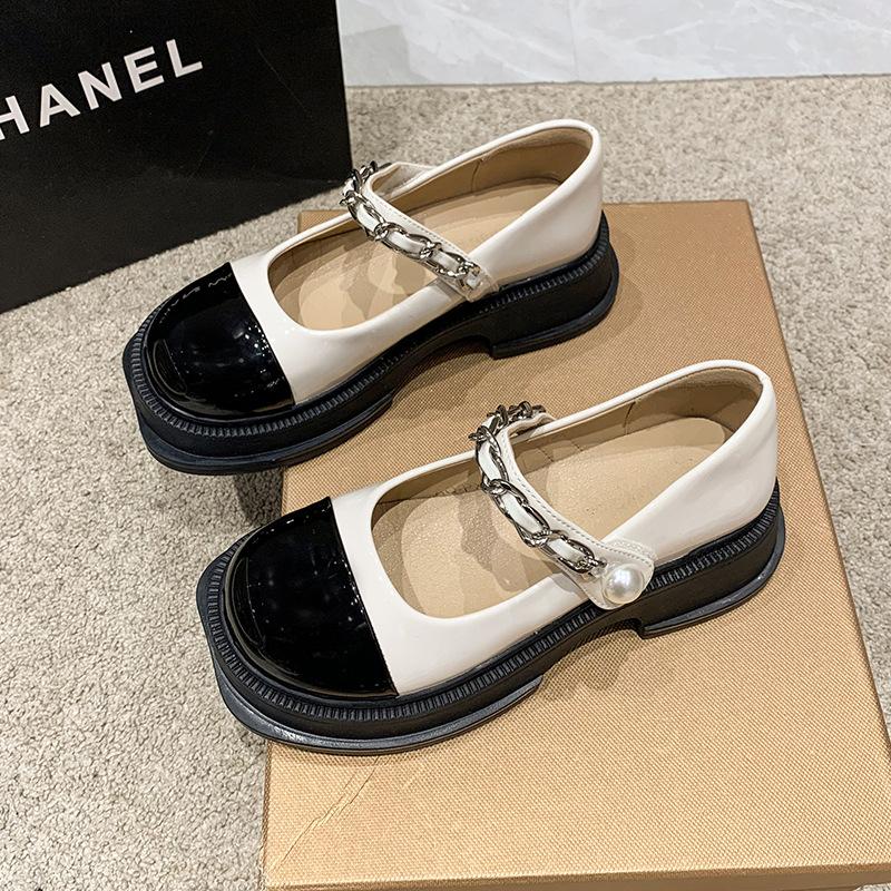 

Xiaoxiangfeng Mary Jane single shoes women s 2025 summer new versatile retro pearl Velcro non-slip small leather shoes women 35
