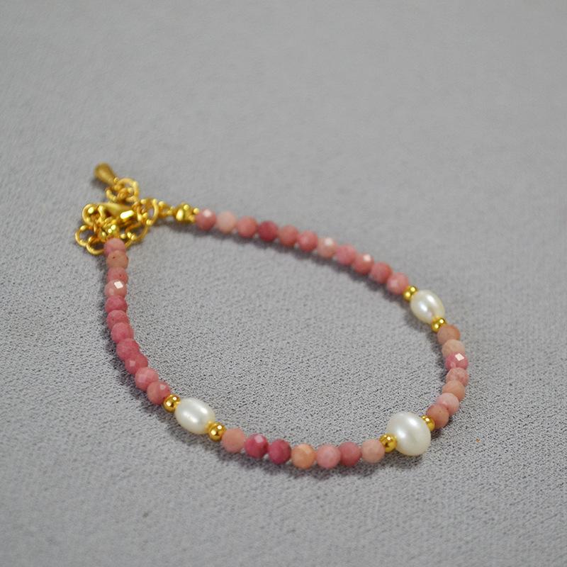 French Gentle and Sweet Light Pink Rose Real Stone Beaded Freshwater Rice Pearl Temperament Stacked with Versatile Fine Necklace