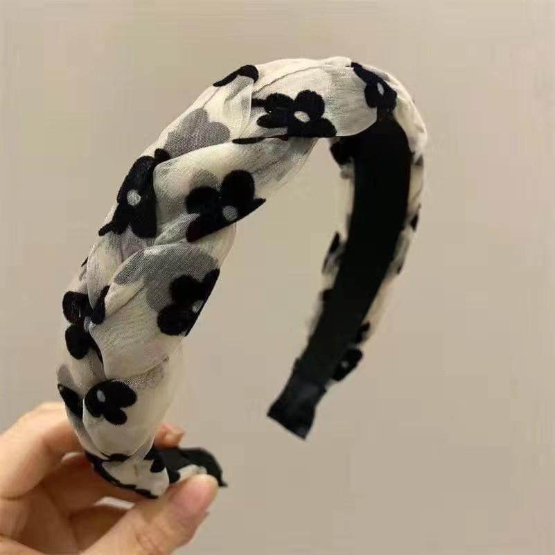 French Retro Braided High-Grade Headband: High Skull Top, Non-Slip, Perfect for Washing Face.