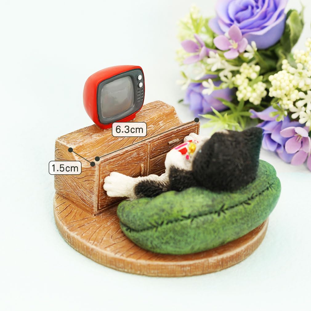 Devalier CA242BKW [Authentic] Cat Figurine with a Hachiware Design, Smartphone Stand Holder, Made of Resin, Perfect Gift