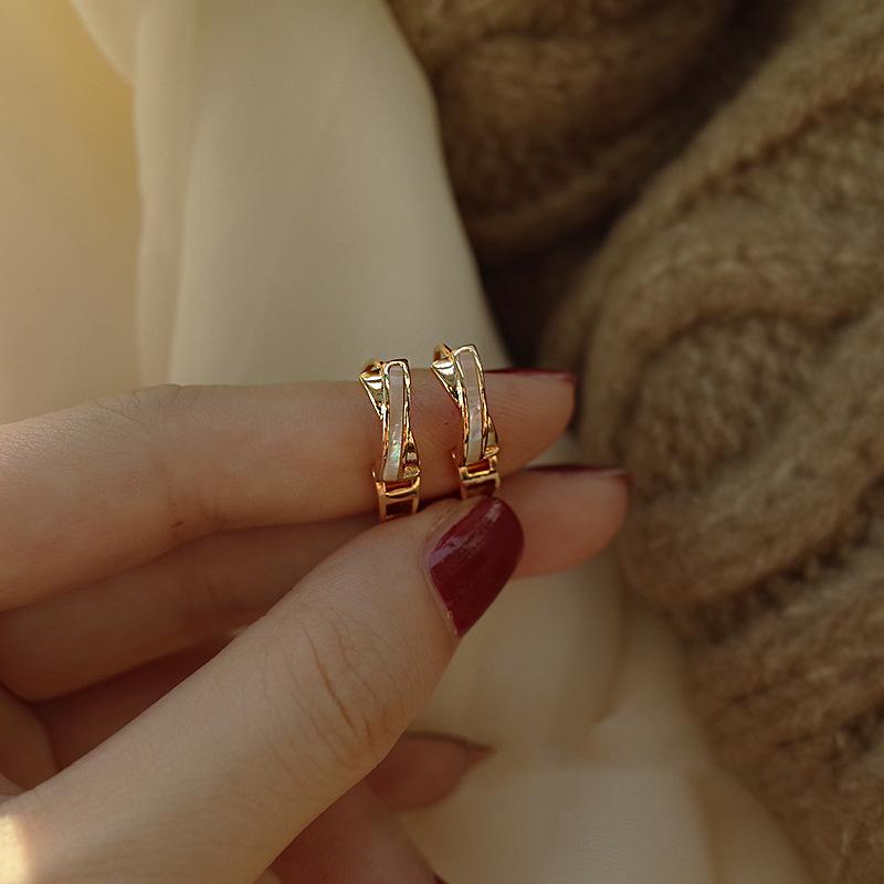 

Cross Tone Earrings