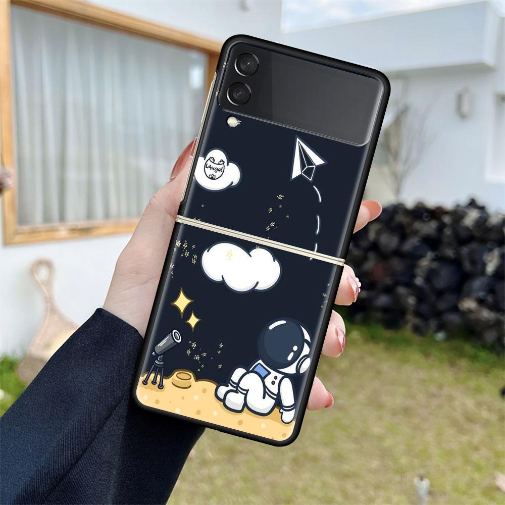 Luksusowe etui do Samsung Galaxy Z Flip 4 3 5G czarne etui na telefony PC twarde modne etui tylne ZFlip Funda Cartoon Cool Astronaut Sac
