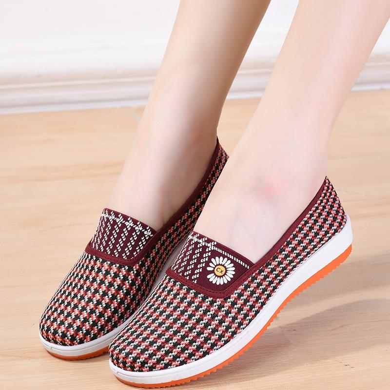 Middle-aged Mother Shoes Spring Flat-bottomed Casual Women's Cloth Shoes Breathable One-pedal Casual Shoes Old Beijing Cloth Shoes