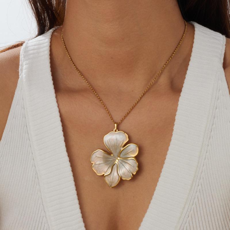 Gold Plated Stainless Steel White Enamel Flower Pendant Necklace for Women золотой