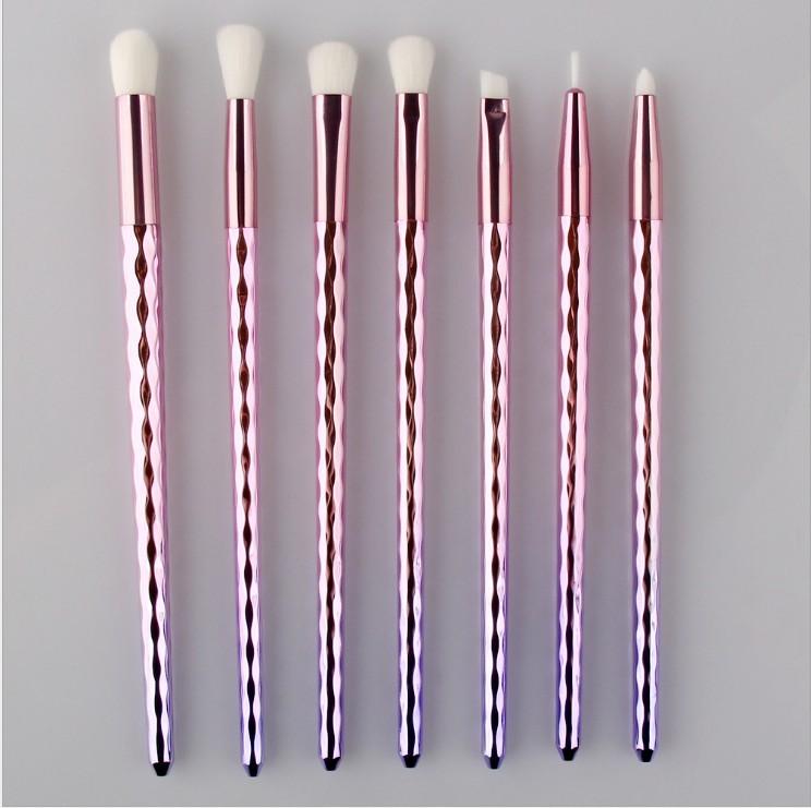 Eye Shadow Brush Set With Synthetic Fibers For Makeup Enthusiasts And Professionals