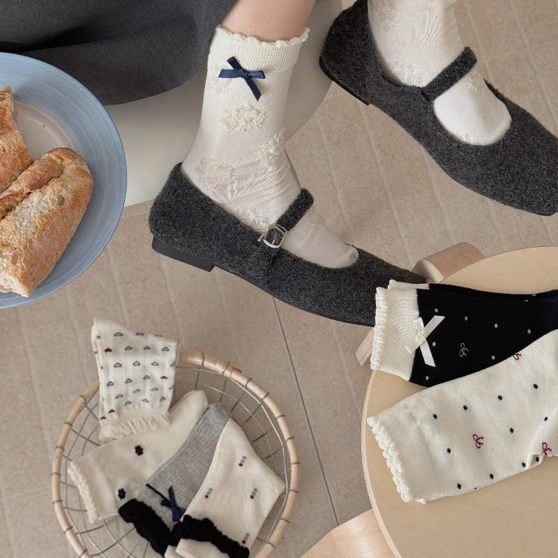 Autumn and Winter Heart-shaped Bow Socks for Women, Pure Cotton, Personalized and Retro Lace Boneless Mid-calf Socks
