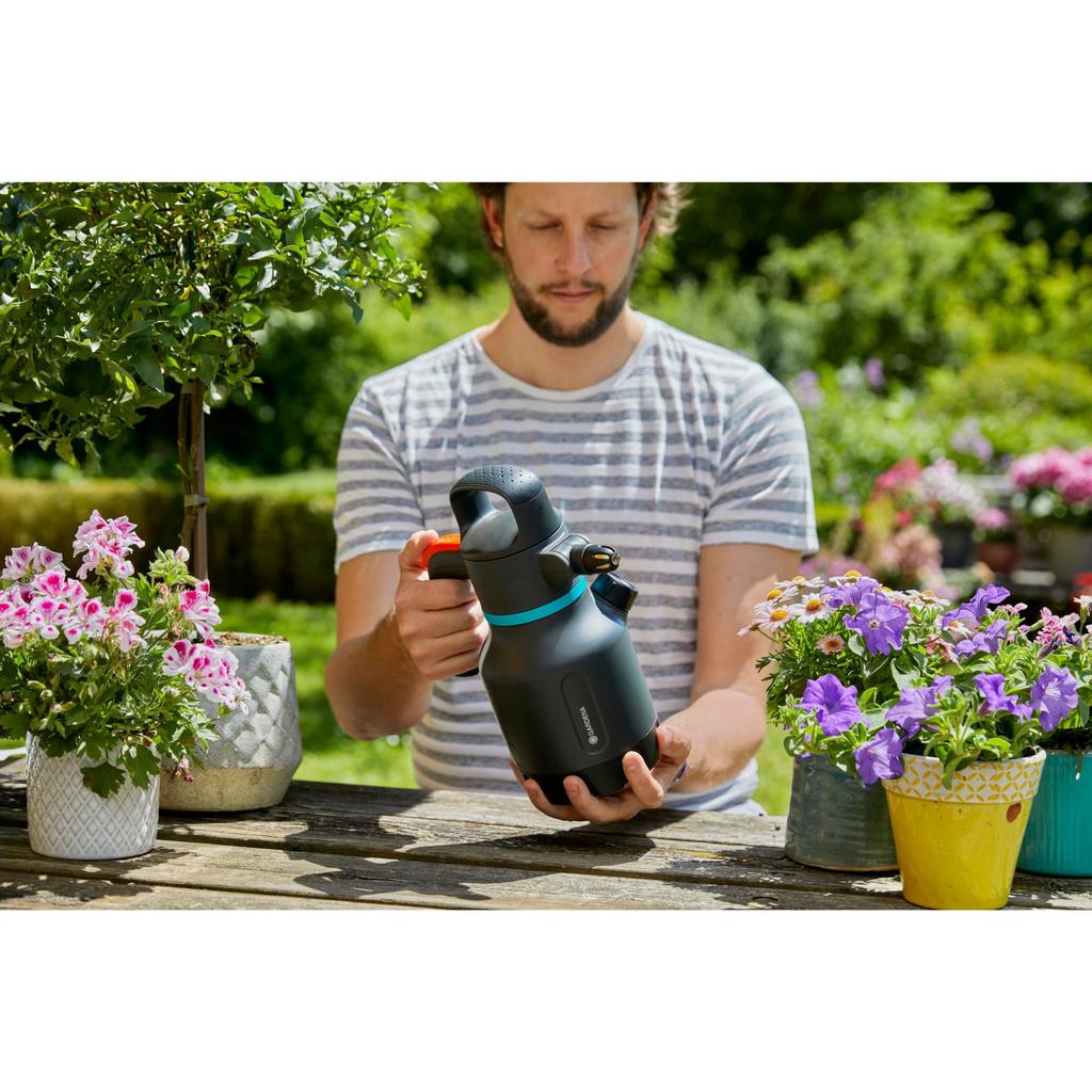 GARDENA Pressurized Mist Spray Function Even At an Brass Switchable Spray German Gardening Perfect for Garden Sprayer, 1.25L, 360° Angle, Nozzle,