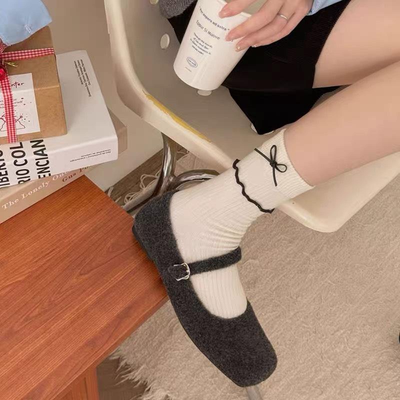 Milk White Medium Tube Socks Women'S College Style Stacking Socks Bow Fungus Edge Socks